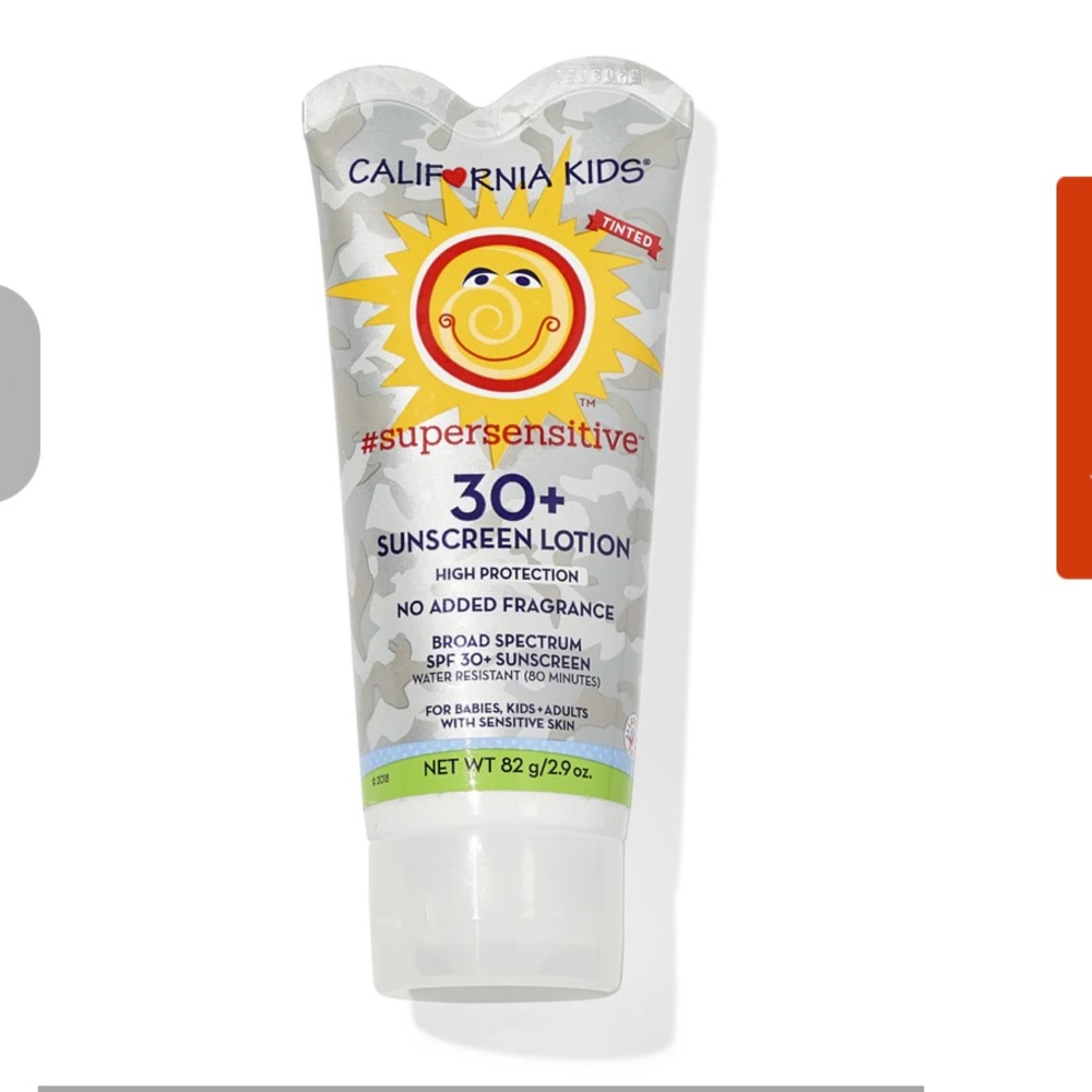 CALIFORNIA KIDS® #SUPERSENSITIVE™
TINTED BROAD SPECTRUM SPF 30+ SUNSCREEN